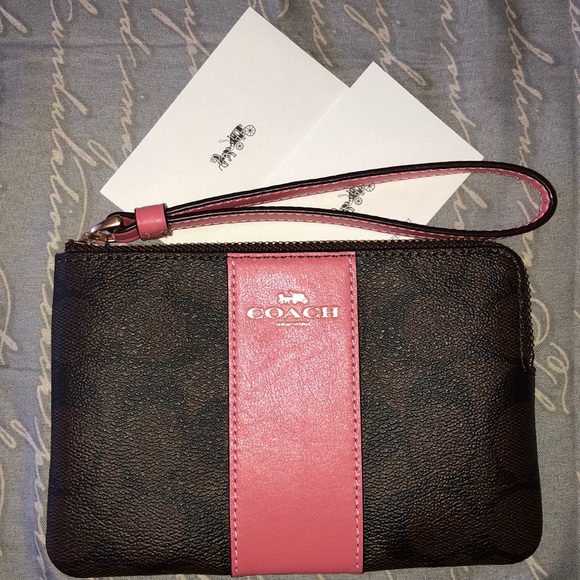 Coach Handbags - Coach Wristlet 🌺Mother’s Day